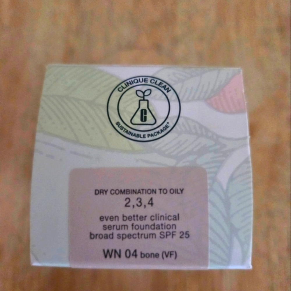 CLINIQUE Even Better Clinical Serum Foundation SPF25 Bone NIB - Picture 4 of 11